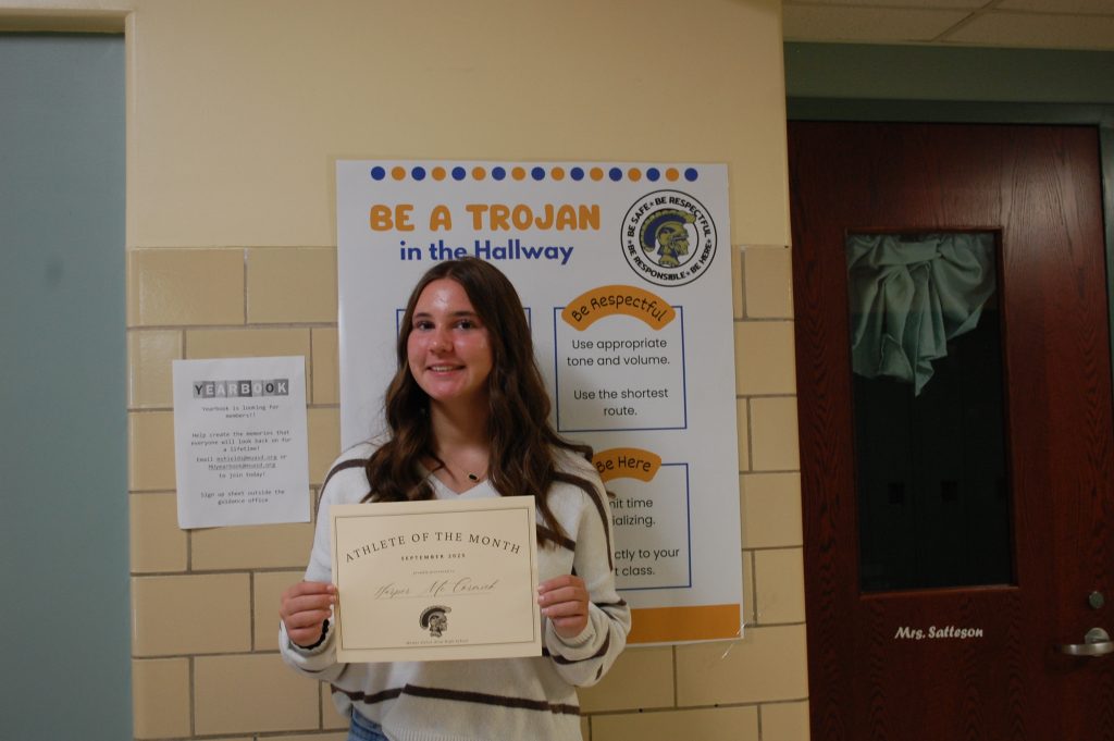 Picture of Harper McCormick holding her award